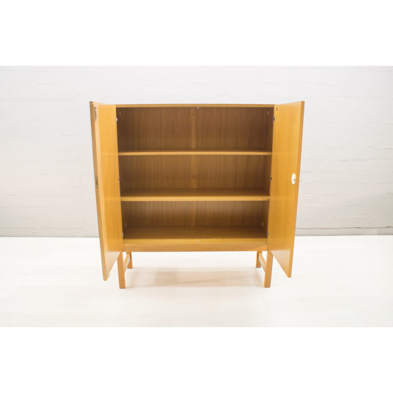 Vintage beige highboard in wood