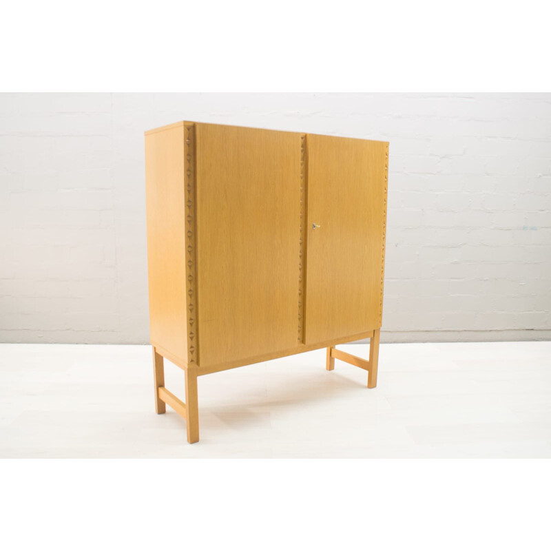 Vintage beige highboard in wood