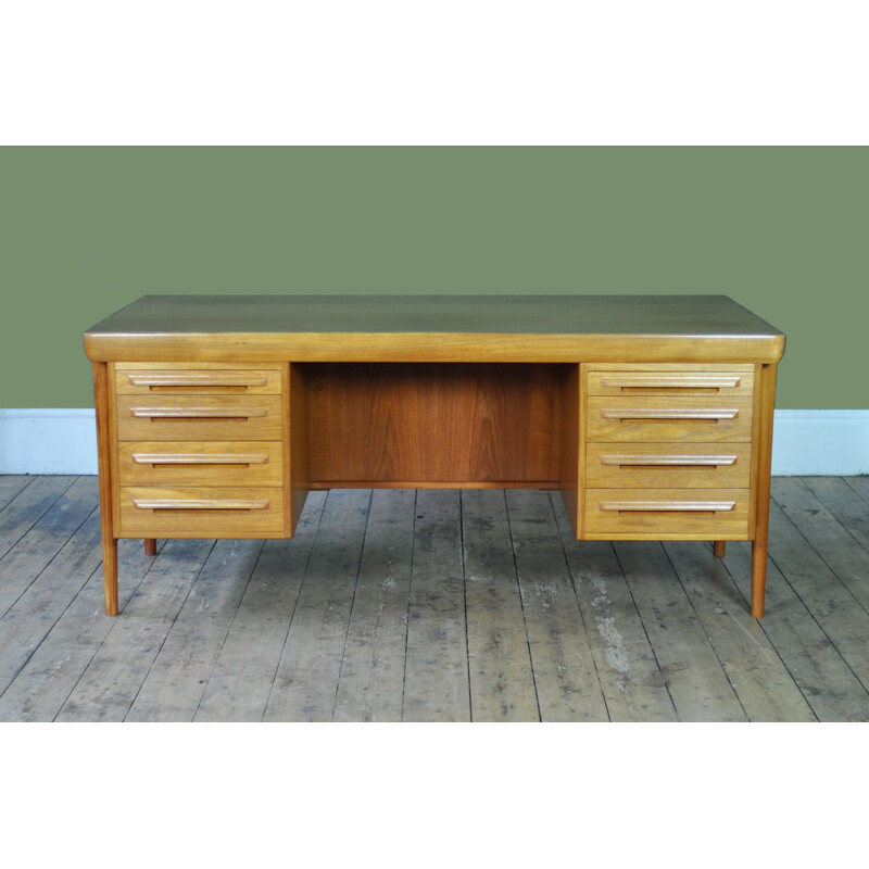 Vintage scandinavian desk for Faarup in brown teak 1960