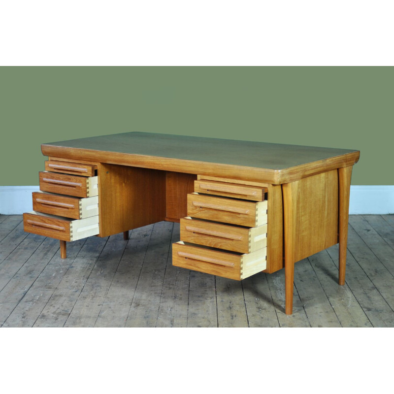 Vintage scandinavian desk for Faarup in brown teak 1960