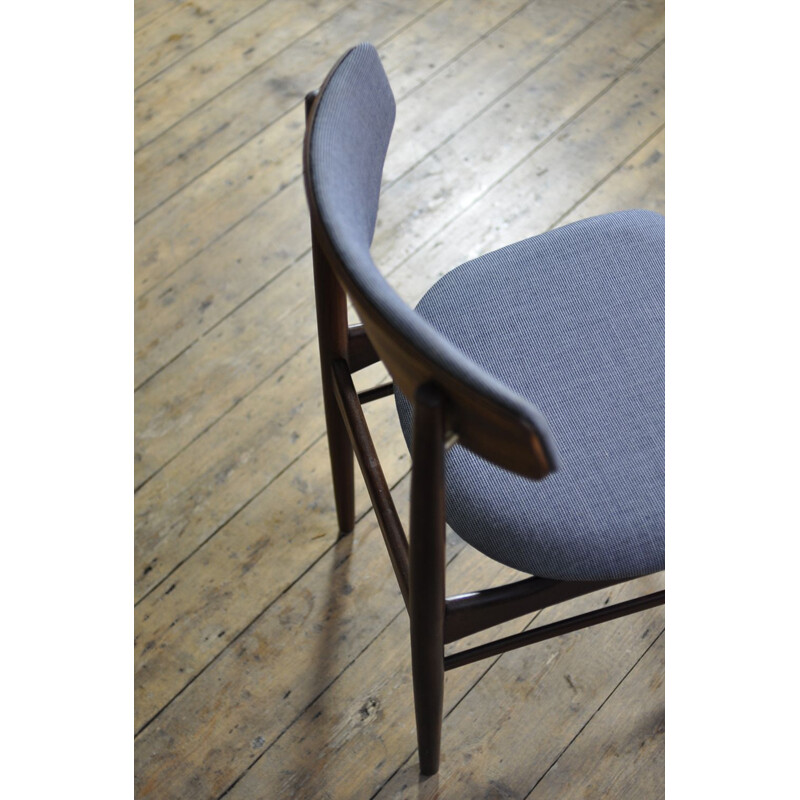 Set of 4 vintage dining chair in teak and Kvadrat's Umami fabric