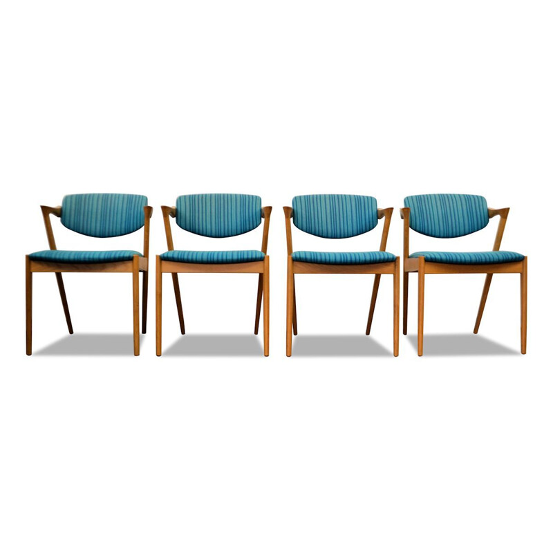 Suite de 4 chaises vintage bleus en chêne par Kai Kristiansen