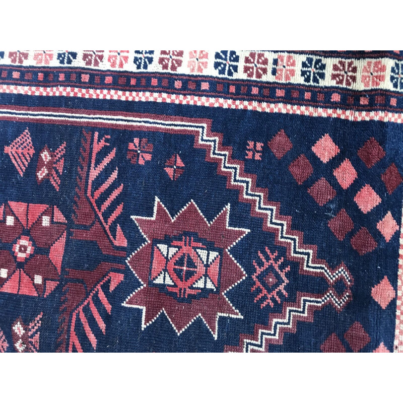 Tapis bleu vintage en laine