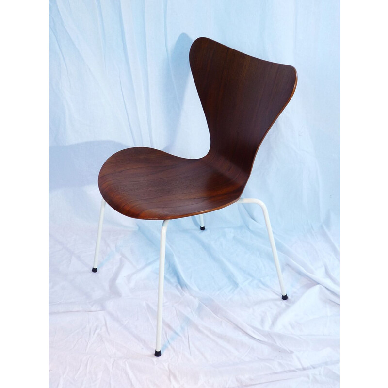Set of 4 vintage Scandinavian chairs 3107 by Arne Jacobsen