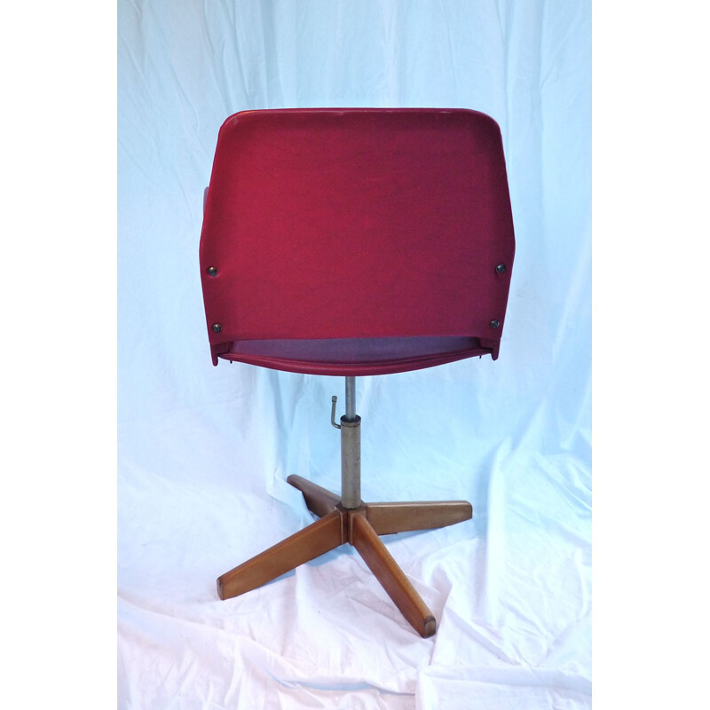 Vintage red vinyl chair