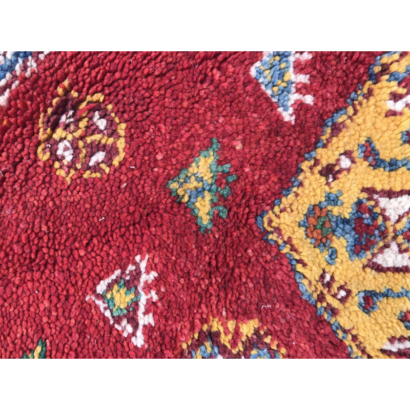 Tapis marocain rouge en laine