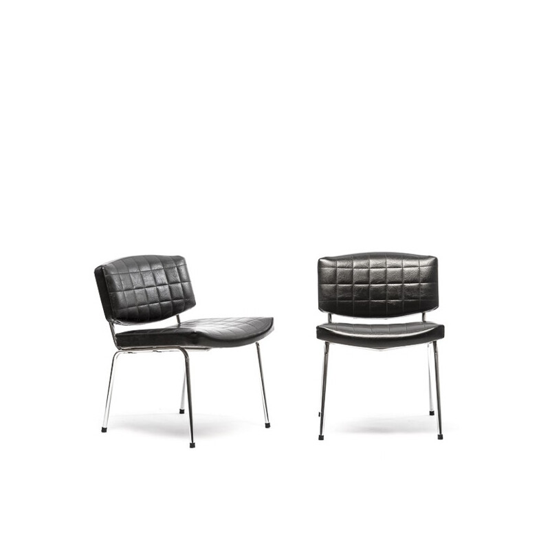 Paire de chaises Conseil en simili cuir noir et métal, Pierre GUARICHE - 1950