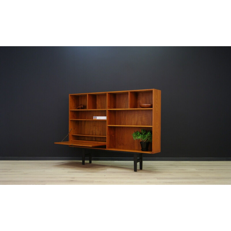 Vintage danish bookcase in teak