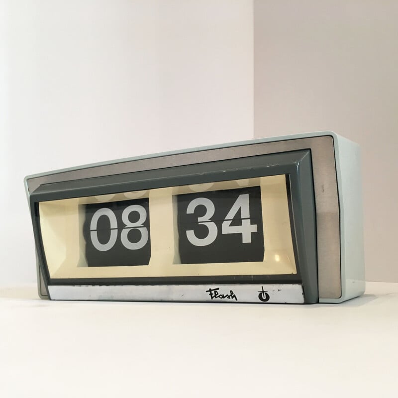 Horloge à guichets vintage par Flash