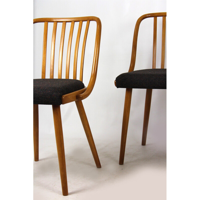 Ensemble de 4 chaises vintage noires par Antonin Suman en hêtre 1960