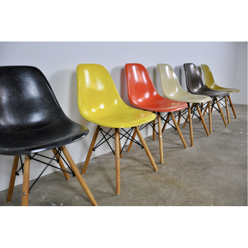 Set of 6 vintage DSW chairs by Charles and Ray Eames for Herman Miller 1970