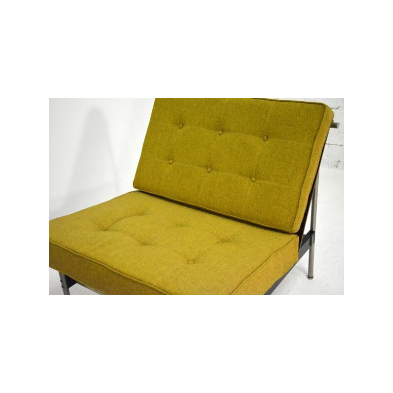 Paire de fauteuils en tissu jaune, bois et métal, Kho LIANG IE - 1960