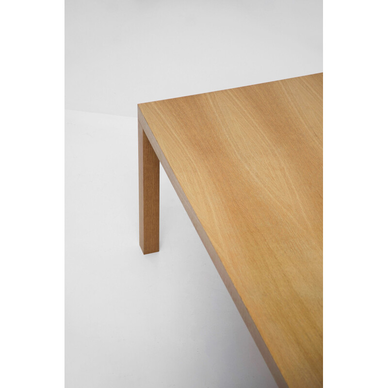 Table à repas minimaliste en chêne