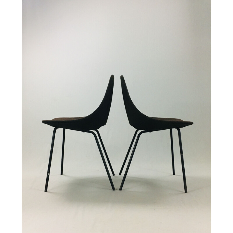 Paire de chaises Tonneau par Pierre Guariche