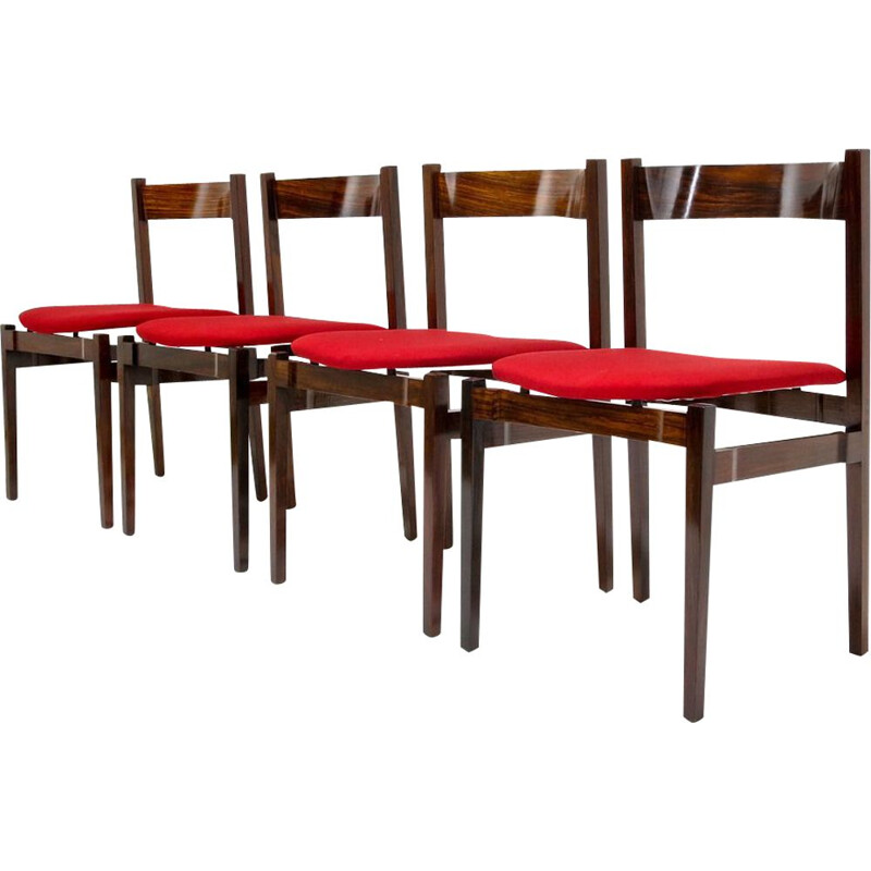 Suite de 4 chaises vintage italiens rouges en palissandre par Gianfranco Frattini pour Cassina