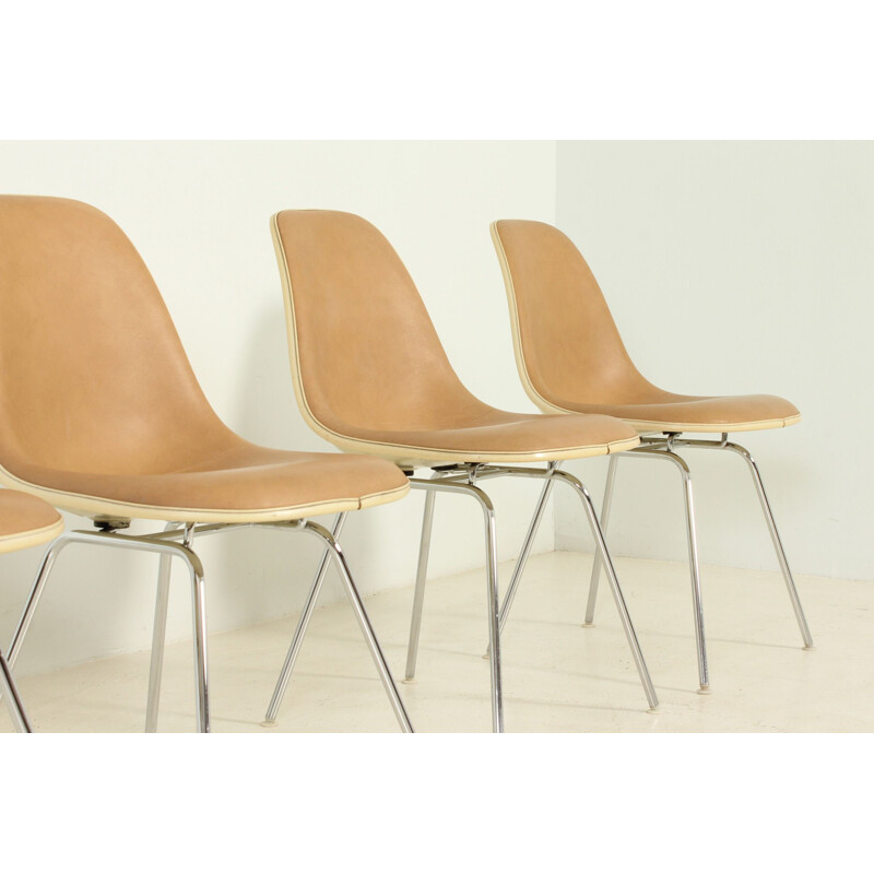 Série de 4 chaises vintage DSX beige par Charles et Ray Eames pour Herman Miller