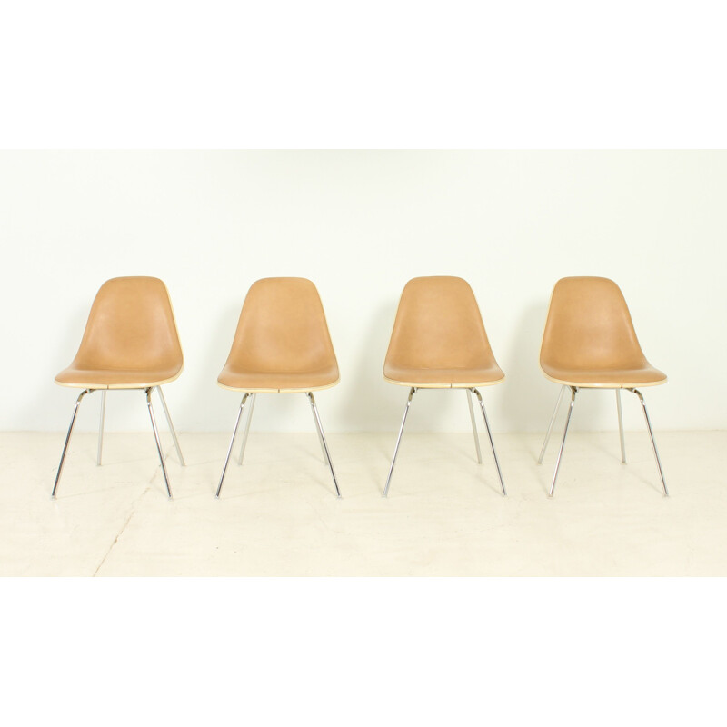 Série de 4 chaises vintage DSX beige par Charles et Ray Eames pour Herman Miller