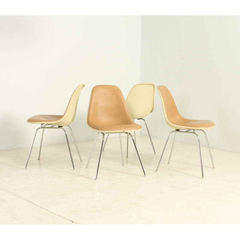 Set of 4 vintage beige DSX Chairs by Charles and Ray Eames for Herman Miller