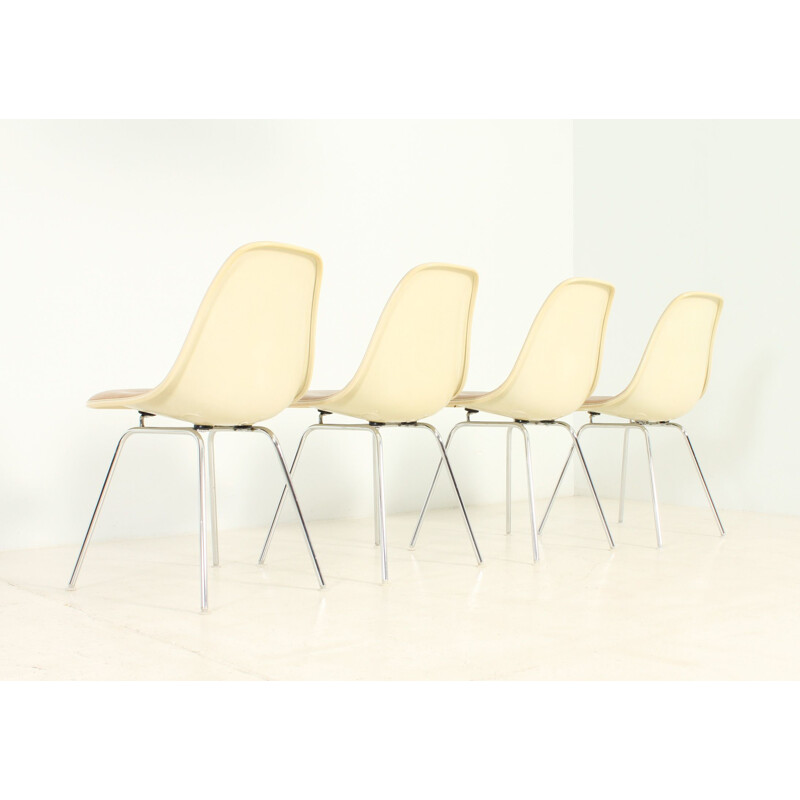 Série de 4 chaises vintage DSX beige par Charles et Ray Eames pour Herman Miller