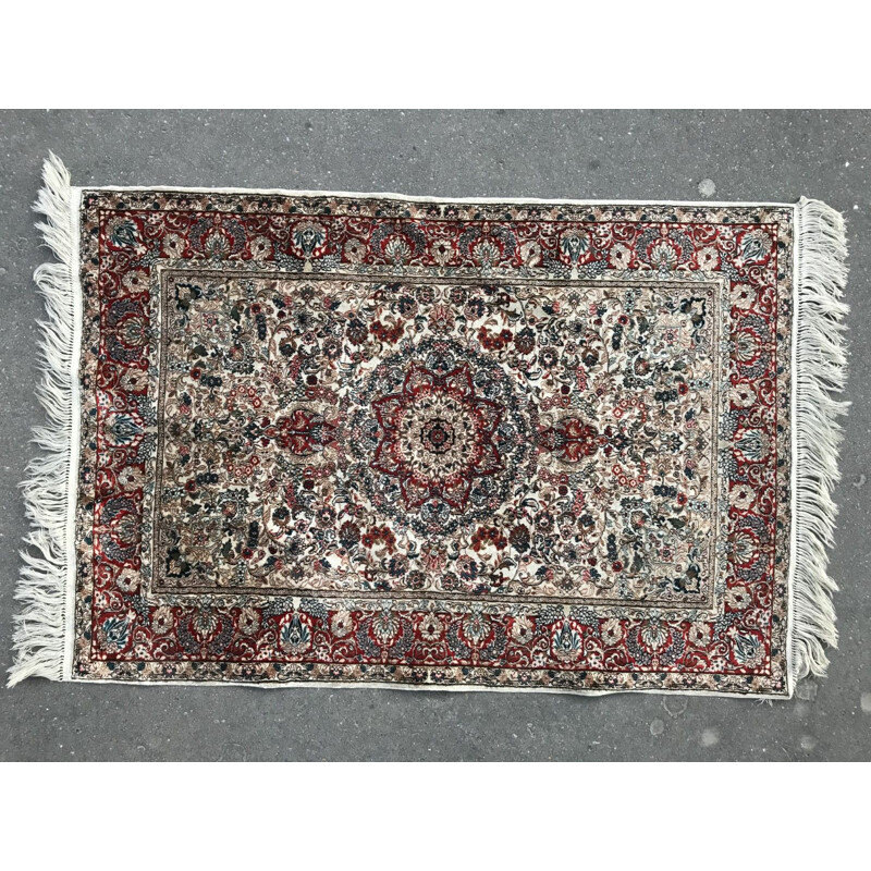 Petit tapis vintage persan en soie très fin