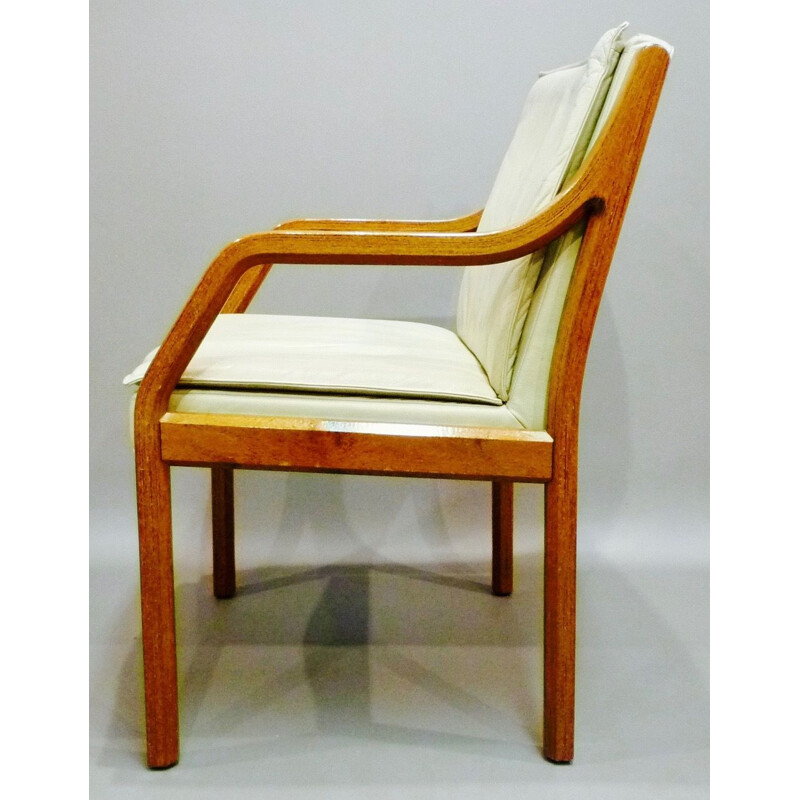 Vintage armchair in leather and rosewood by Knoll Antimott