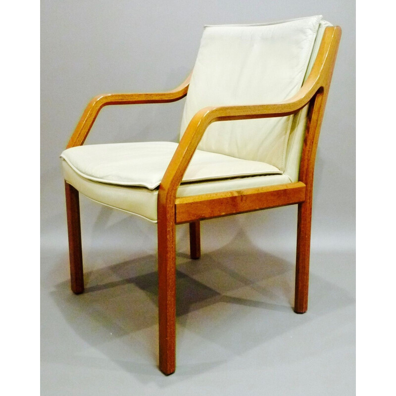 Vintage armchair in leather and rosewood by Knoll Antimott