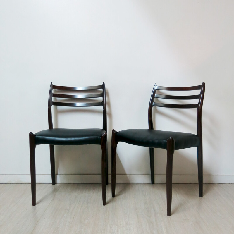 Set of 6 dining chairs in rosewood and black vinyl, Niels O. MOLLER - 1960s