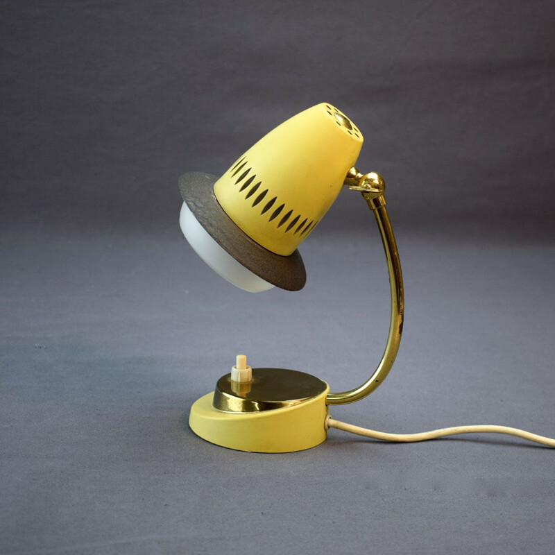 Lampe de chevet vintage jaune en acier et verre 1950