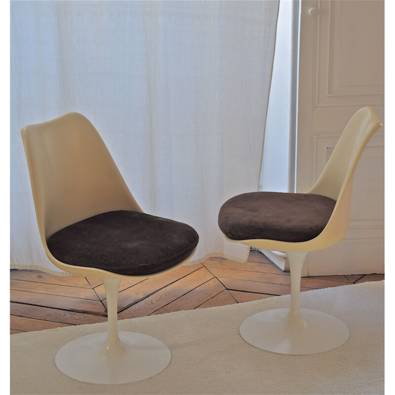 Pair of vintage brown Tulip of Eero Saarinen for Knoll chairs