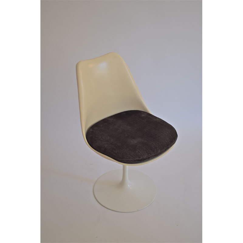 Pair of vintage brown Tulip of Eero Saarinen for Knoll chairs