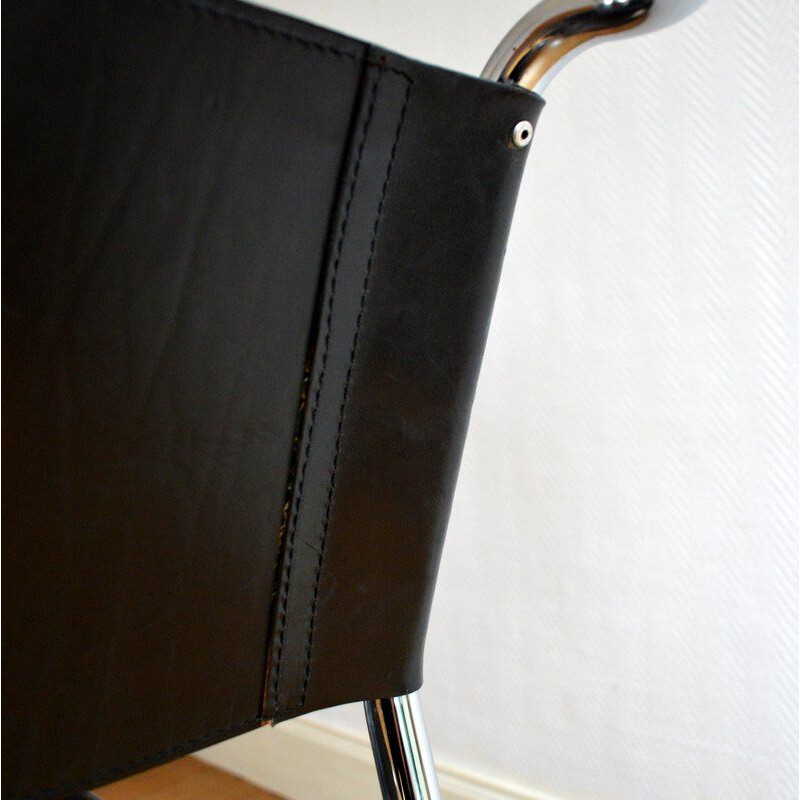Suite de 2 chaises vintage en métal chromé et cuir