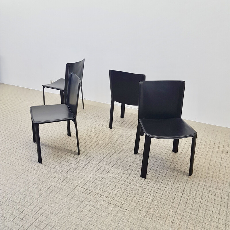Suite de 4 chaises vintage en cuir 1970