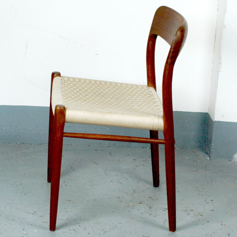 Chaise vintage scandinave modèle 75 en teck par N.O. Moller