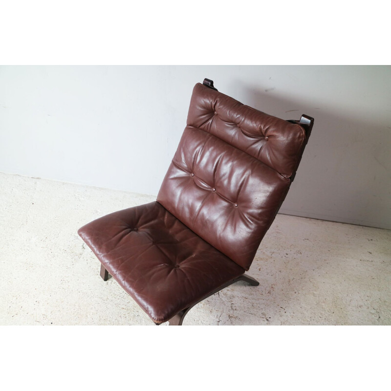 Vintage danish brown leather lounge chair in beechwood 1970