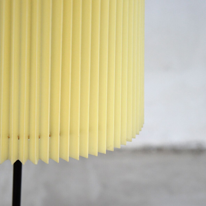 Lampadaire vintage tripode jaune