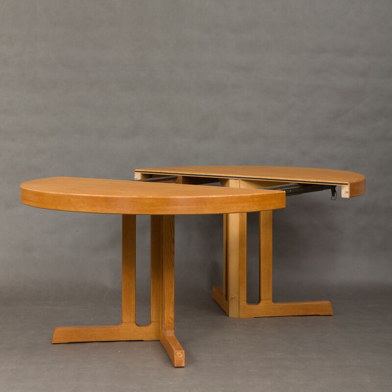 Vintage round Danish table in oak