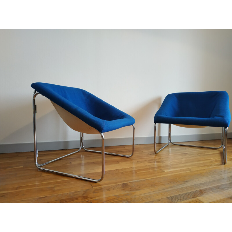 Paire de fauteuils bleus au design cubique