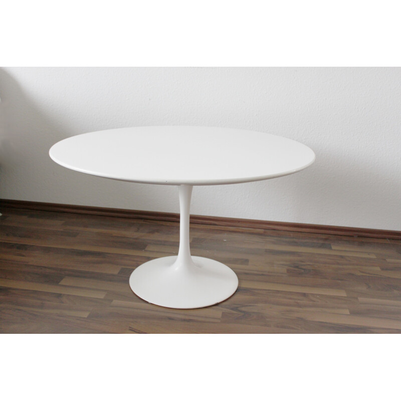 Vintage Tulip coffee table by Eero Saarinen for Knoll International