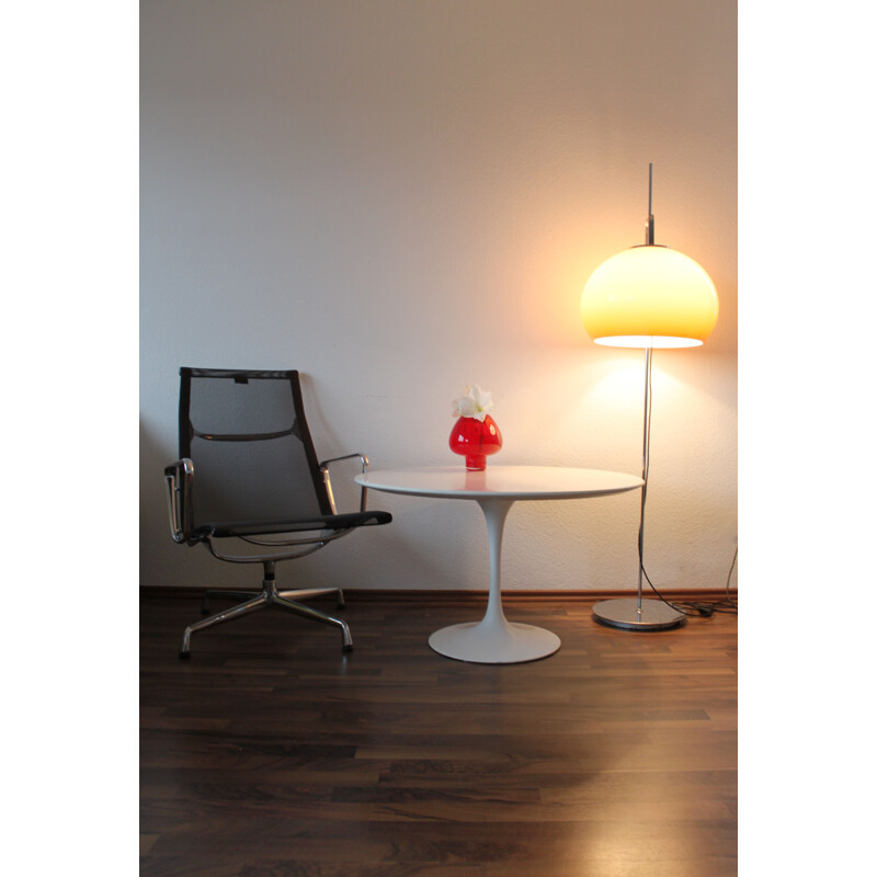 Vintage Tulip coffee table by Eero Saarinen for Knoll International