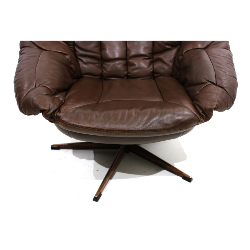 Vintage Danish armchair in leather by H. W. Klein for Bramin