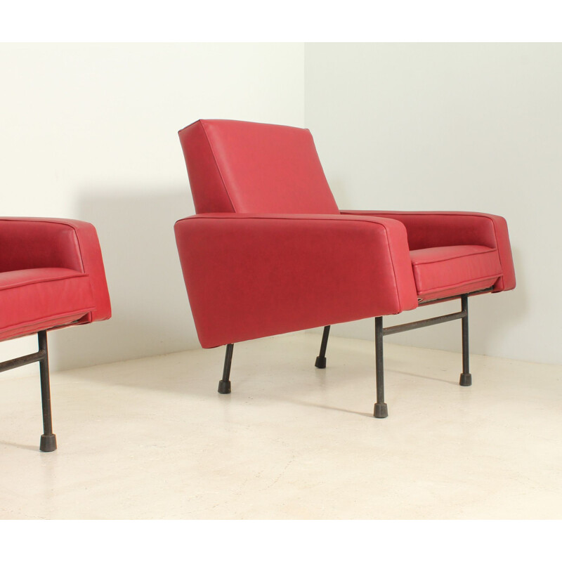 Pair of vintage G10 armchairs for Airbone in red vynil and metal