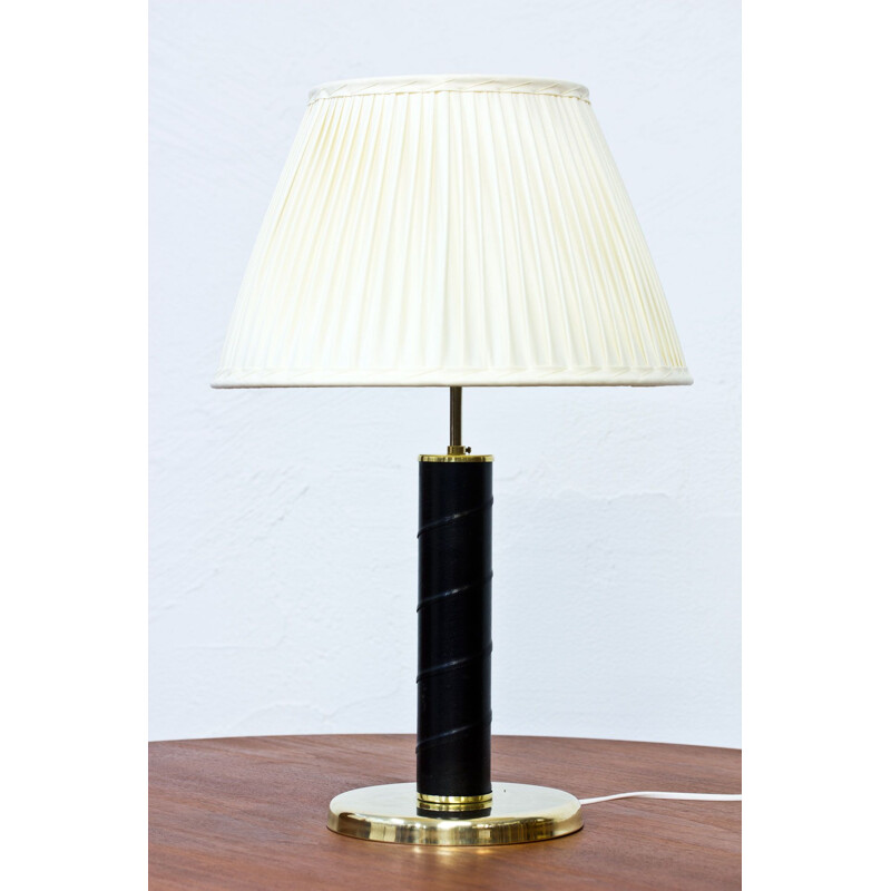 Lampe vintage suédoise en laiton et similicuir par GMA