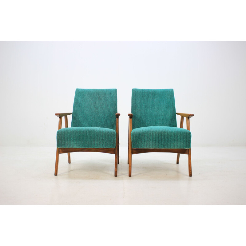 Pair of green armchairs made of oak