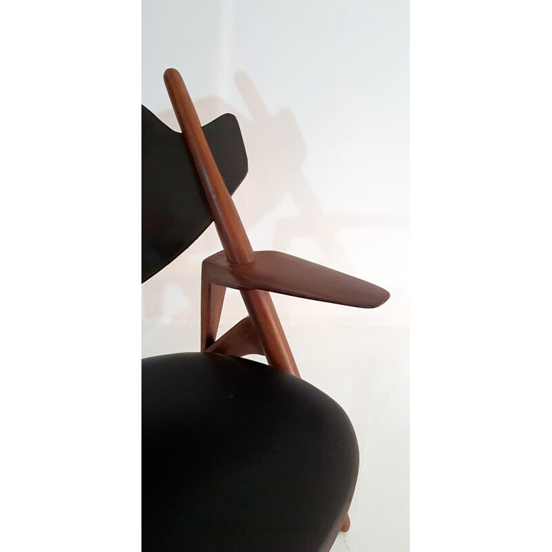 Vintage teak and leatherette chair by Hans Wegner