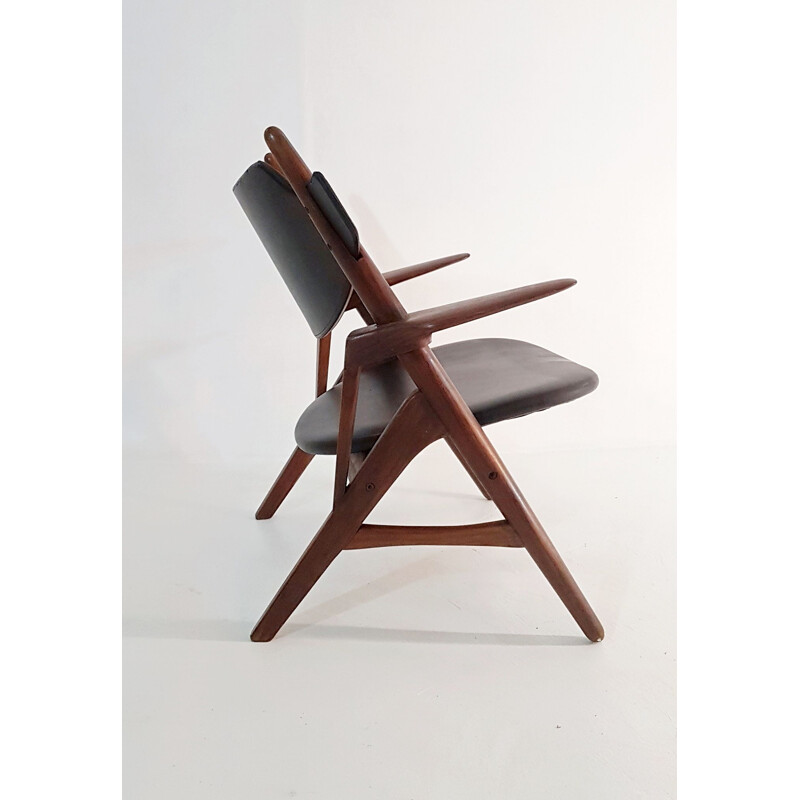 Chaise vintage en teck et skai par Hans Wegner