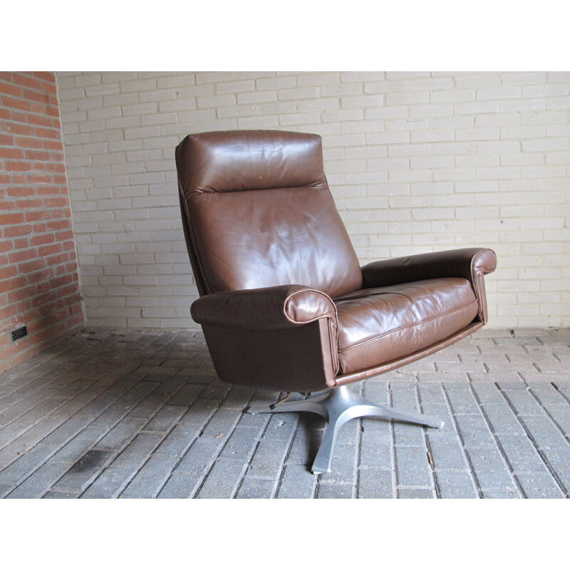 DS31 swivel lounge chair in brown leather and aluminum - 1970s