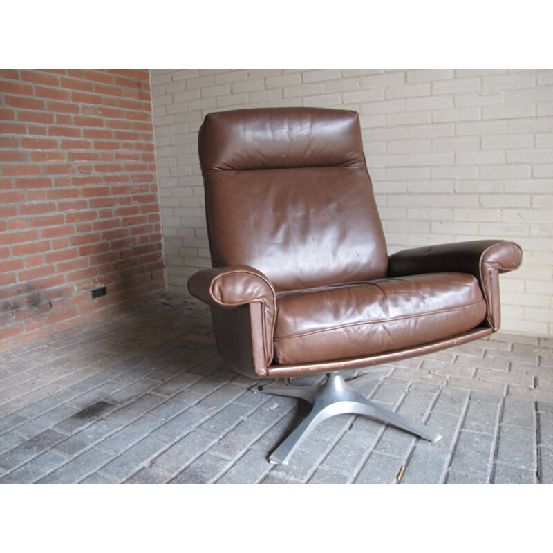 DS31 swivel lounge chair in brown leather and aluminum - 1970s