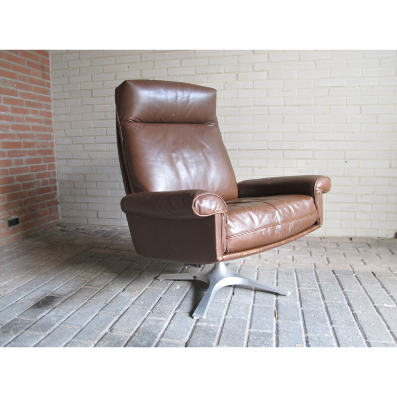 DS31 swivel lounge chair in brown leather and aluminum - 1970s