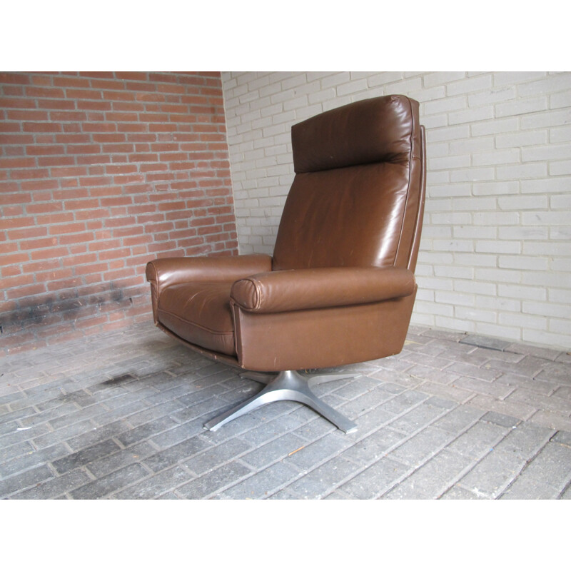 DS31 swivel lounge chair in brown leather and aluminum - 1970s