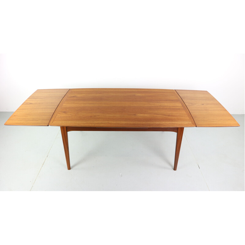 Vintage extendable dining table in teak by Louis Van Teeffelen for Webe